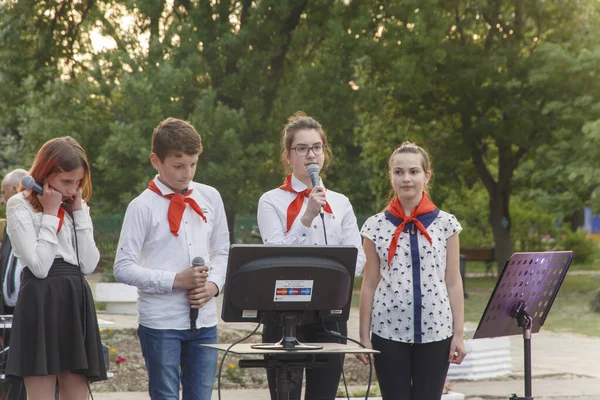 Jovens Pioneiros Realizam Versos Sobre Segunda Guerra Mundial Moldávia Kahul — Fotografia de Stock