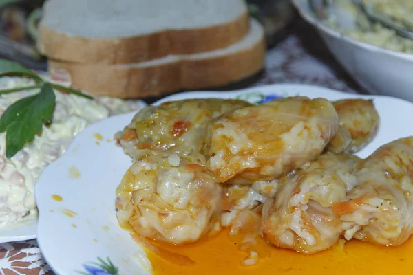 Plato Medio Vacío Con Hojas Col Rellenas Con Carne Arroz — Foto de Stock