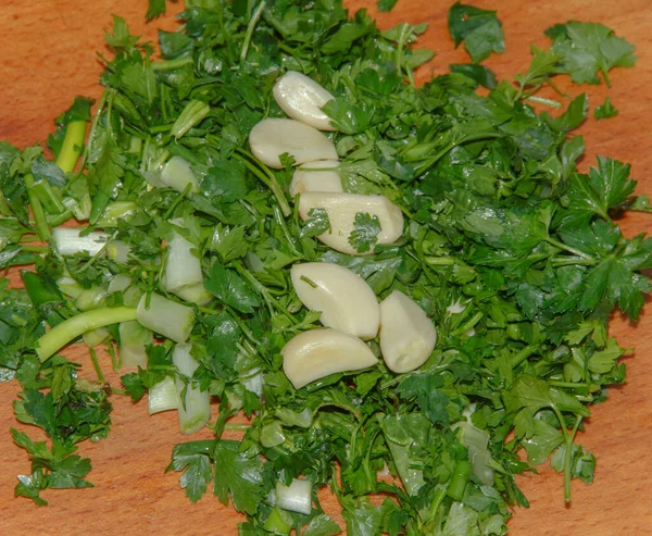 Chopped Leek Parsley Greens Peeled Garlic Cloves — Stock Photo, Image