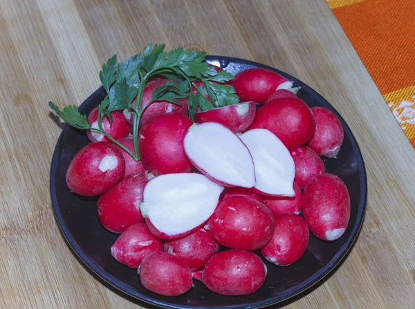 Red Radish Parsley Leaf Close Wooden Board — Stock Photo, Image