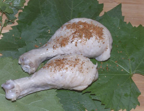 Two Half Baked Chicken Drumsticks Grated Seasoning Grape Leaf Close — Stock Photo, Image