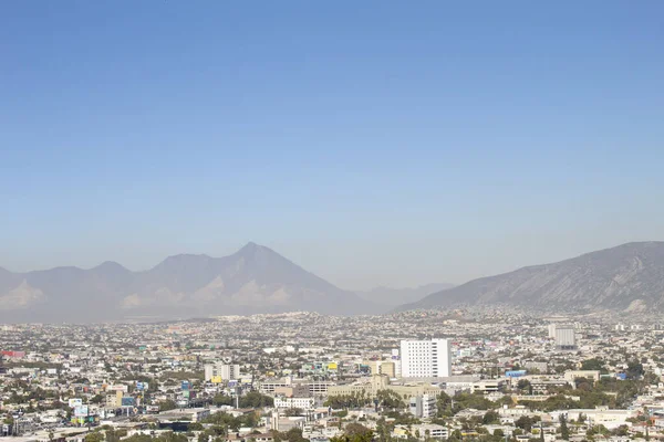 Vista del progreso de la contaminación en la ciudad de Monterrey México —  Fotos de Stock