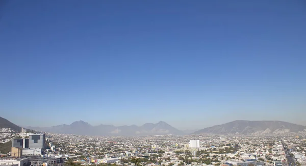 Vista del progreso de la contaminación en la ciudad de Monterrey México —  Fotos de Stock