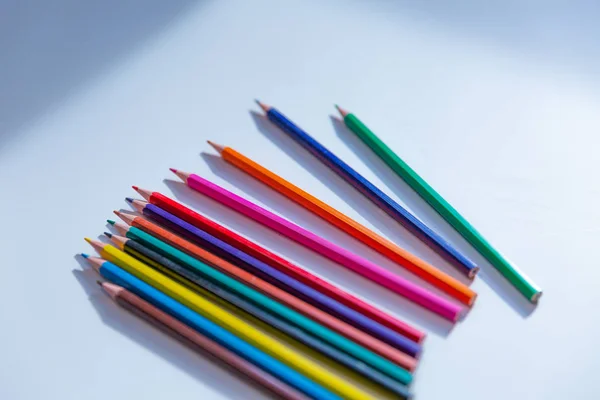 배경에 분리되어 색연필 — 스톡 사진
