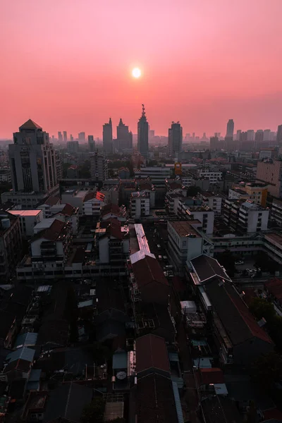 中国城市上空的粉色落日 — 免费的图库照片