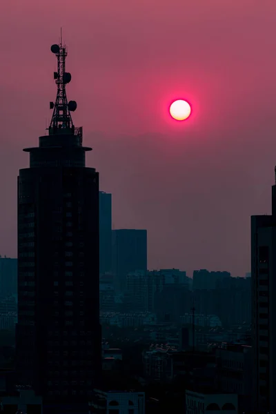 Puesta Sol Rosa Sobre Ciudad China — Foto de Stock