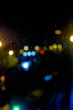 Işıklar ve yıldızlarla bulanık şehir arkaplanı