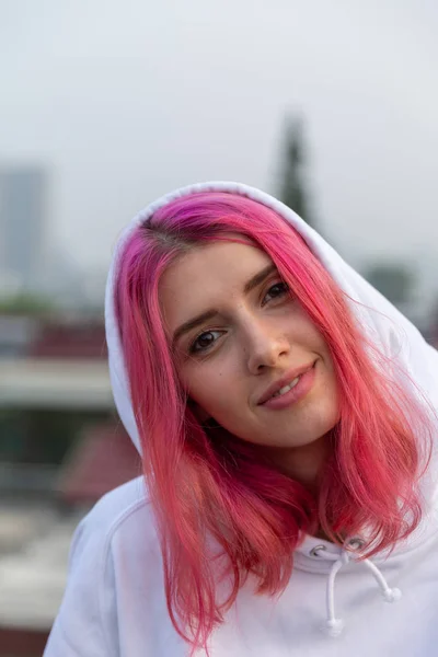 Portrait Girl Pink Hair White Sweater Hood Roof — Stock Photo, Image