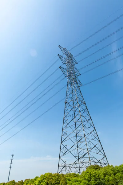 Wieża Wysokonapięciowa Błękitnym Niebem Zdjęcie Stockowe