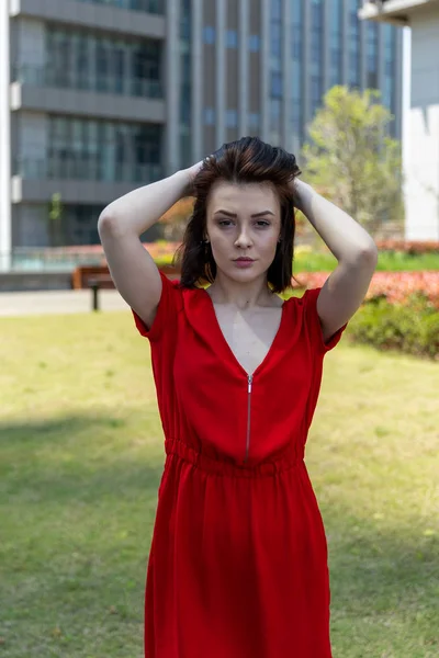 Retrato Una Chica Posando Aire Libre —  Fotos de Stock