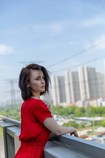 Retrato Uma Menina Posando Livre — Fotografia de Stock