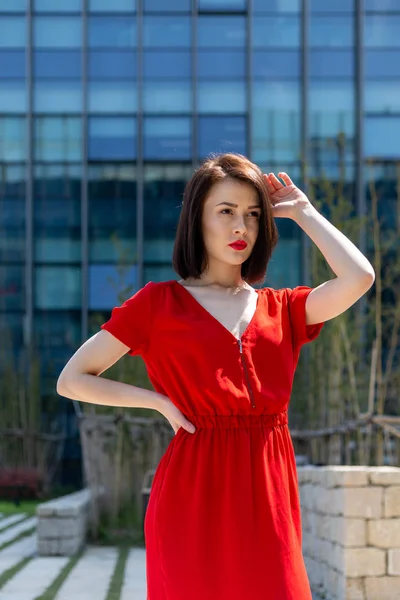 Retrato Una Chica Posando Aire Libre —  Fotos de Stock