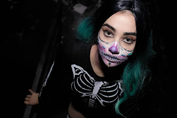 Portrait Une Fille Aux Cheveux Verts Maquillage Halloween — Photo