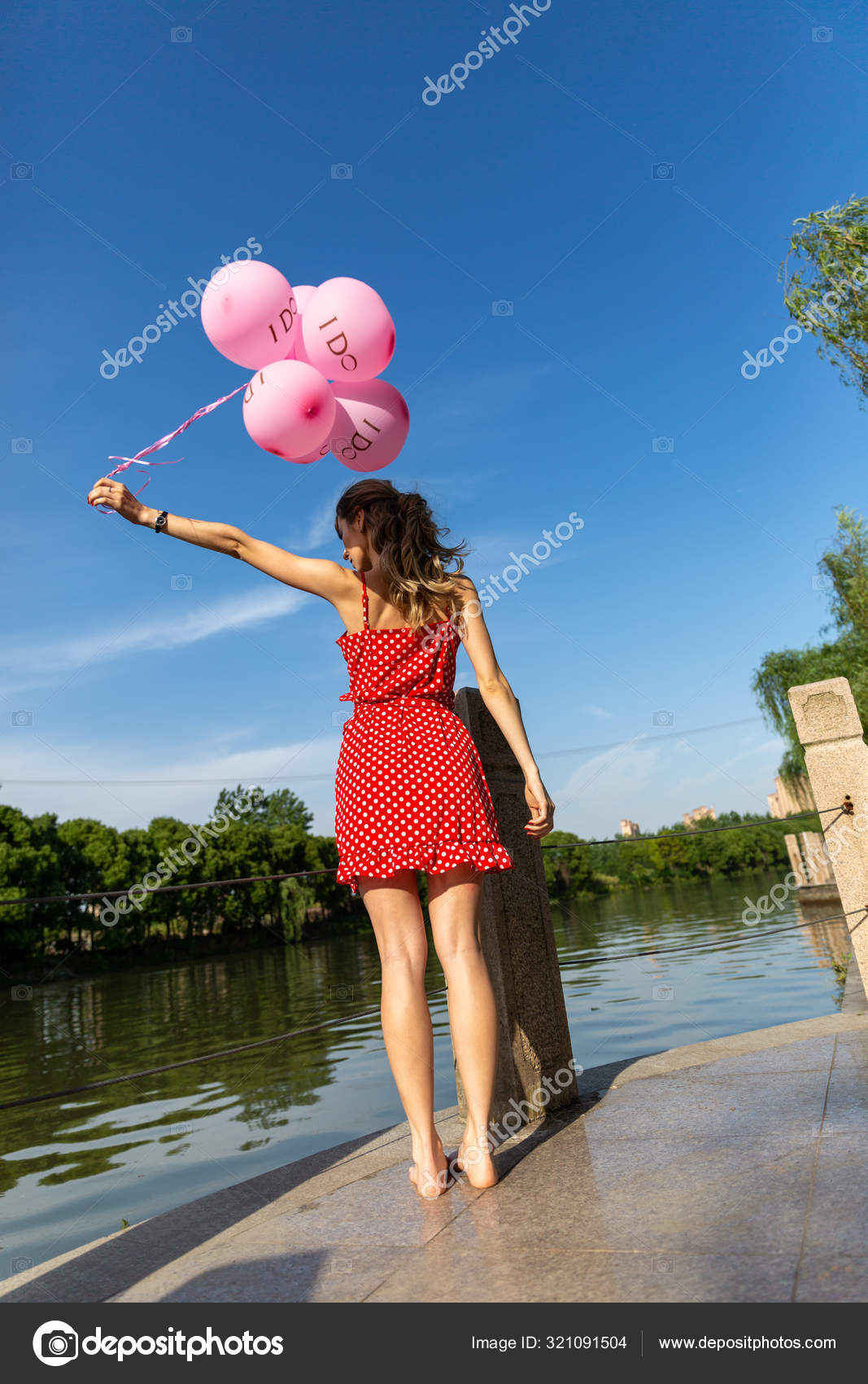 https://st3.depositphotos.com/27614600/32109/i/1600/depositphotos_321091504-stock-photo-portrait-girl-pink-balloons.jpg