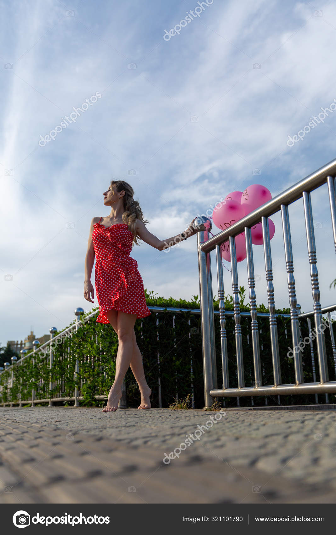 https://st3.depositphotos.com/27614600/32110/i/1600/depositphotos_321101790-stock-photo-portrait-girl-pink-balloons.jpg