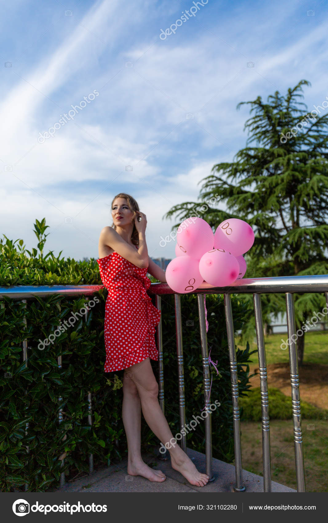 https://st3.depositphotos.com/27614600/32110/i/1600/depositphotos_321102280-stock-photo-portrait-girl-pink-balloons.jpg