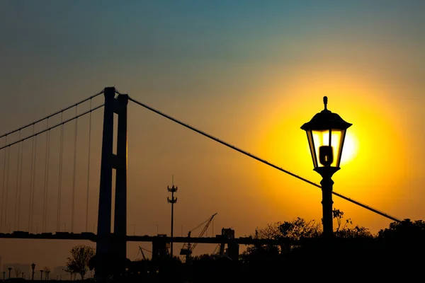 Γέφυρα Σιλουέτα Στο Φόντο Ηλιοβασίλεμα — Φωτογραφία Αρχείου