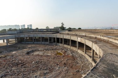 Gündüzleri harabe inşa etme görüntüsü