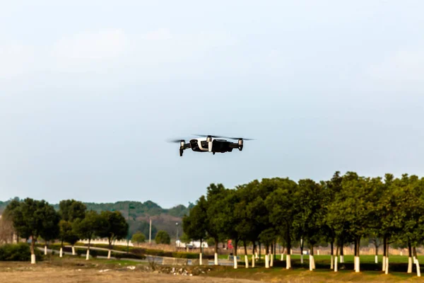 Drone Fazendo Tiros Aéreos — Fotografia de Stock