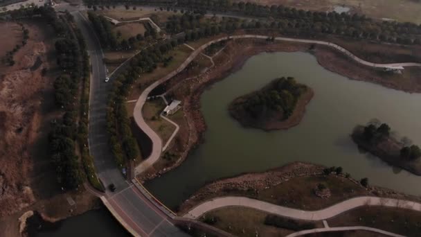 Vista Aérea Estrada Entre Lagos — Vídeo de Stock