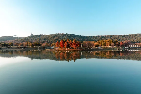 Paisaje Otoñal Con Lago Árboles —  Fotos de Stock