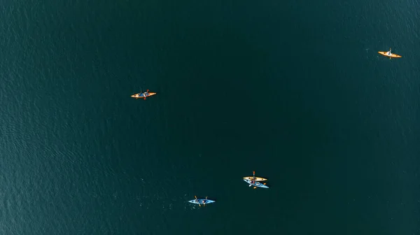 Vista Aerea Persone Kayak Galleggianti Sul Mare — Foto Stock