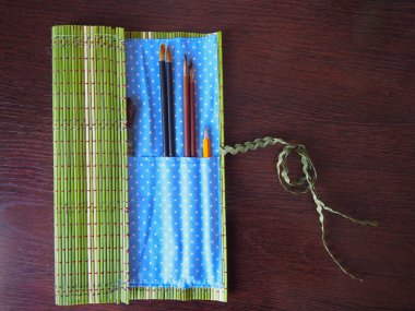 Boya fırçaları için sanatçı ile açık bambu durum