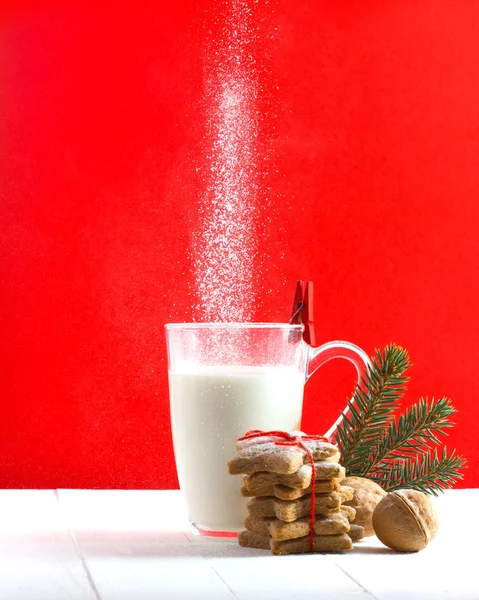 Hermosa composición con galletas de Navidad y leche —  Fotos de Stock