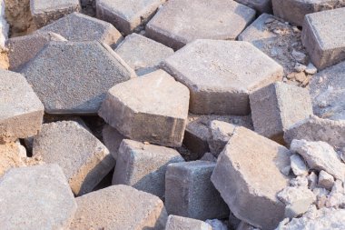 Beton moloz enkaz inşaat sitesinde