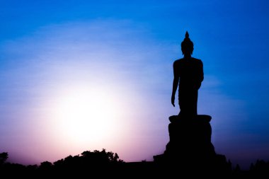 Buda heykeli güneş silüeti