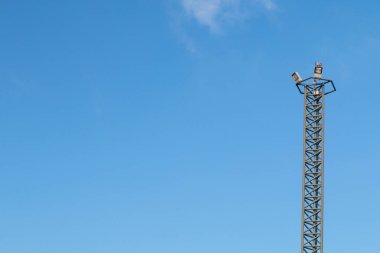 Spot ışıkları çok yüksek..