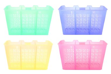 İzole edilmiş beyaz arkaplanda plastik sepet