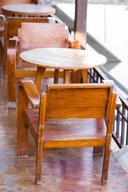 Yer ayarı ile mobilya