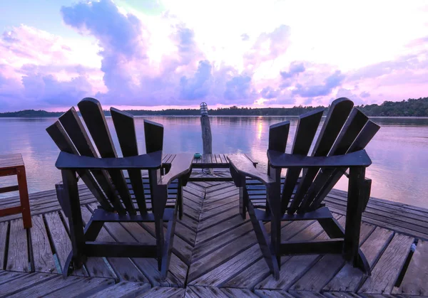 Cadeiras Madeira Com Vista Ilha Nascer Sol — Fotografia de Stock