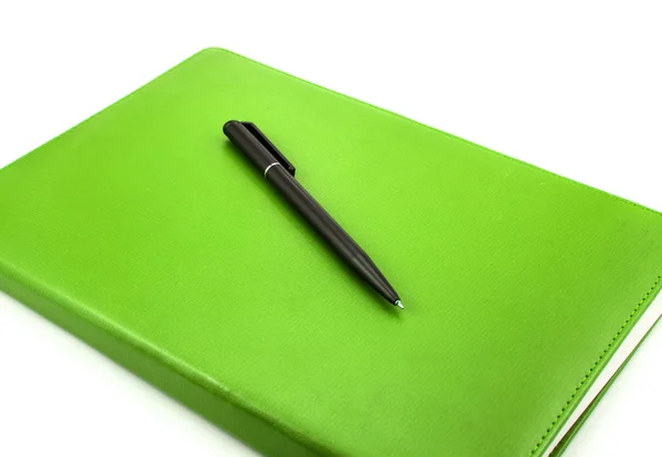 Deri Notebook Üzerinde Beyaz Izole Kalem — Stok fotoğraf