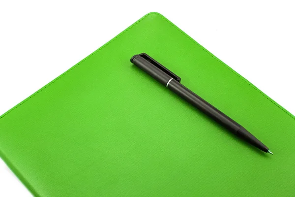 Deri Notebook Üzerinde Beyaz Izole Kalem — Stok fotoğraf