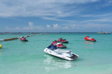 Pattaya, Tayland - 20 Eylül 2014: 20 Eylül 2014'te Tayland' ın Pattaya kentinde, Ko Lan 'da (Larn Adası).