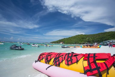 Pattaya, Tayland - 20 Eylül 2014: Banana boat, Koh Larn 'da (Larn Island) 20 Eylül 2014'te Pattaya, Tayland.
