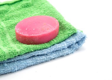 sabun ve havlu bir yığın içinde.