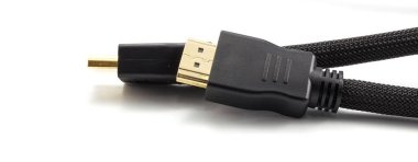 HDMI kablo üzerinde beyaz bir arka plan izole kapatmak