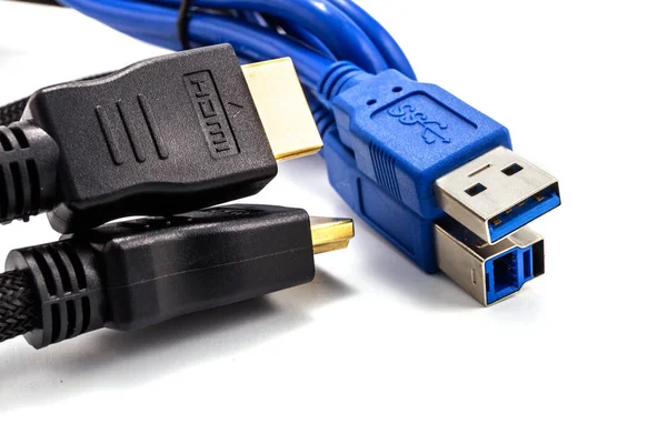 Közelről Hdmi Kábellel Usb Elszigetelt Fehér Background — Stock Fotó