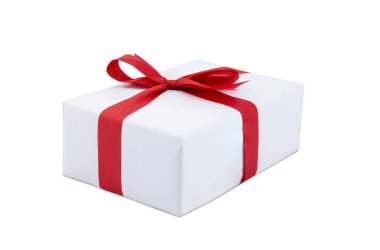 Noel 'de ve yeni yılda beyaz hediye kutusu ve kırmızı kurdele.