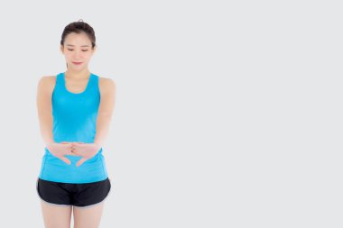 Sporda genç Asyalı güzel bir kadın ayakta duran kaslı bir kol.