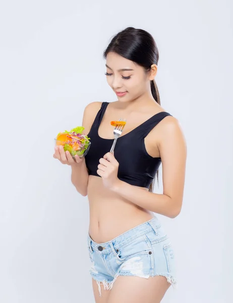 Beau portrait jeune femme asiatique souriant tenant salade veget — Photo