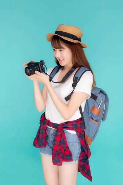 Hermosa joven asiática mujer alegre y disfrutar de viaje summe —  Fotos de Stock