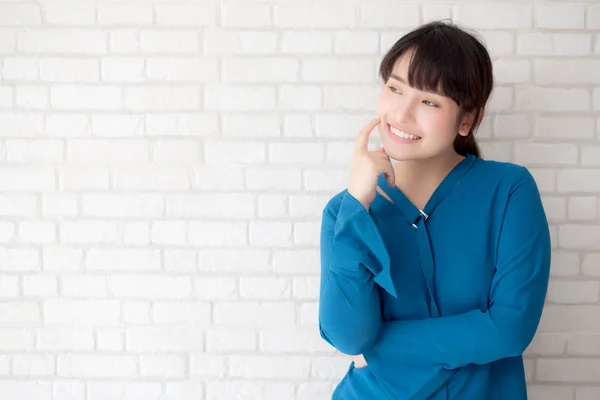 Hermoso retrato joven asiática mujer sonriendo y confiado pensar —  Fotos de Stock