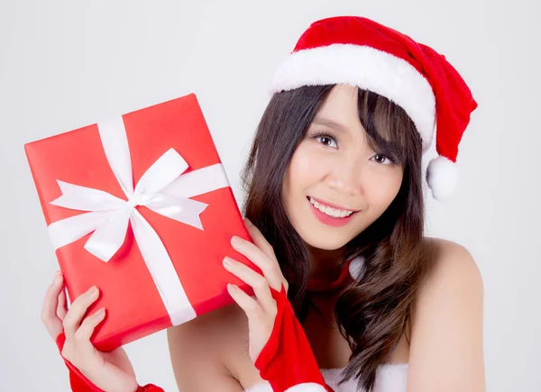 Красивий портрет молодої азіатки щаслива тримає червону подарункову коробку — стокове фото