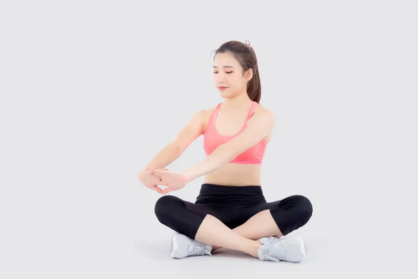 Vacker ung asiatisk kvinna i sport sittande stretch muskelarm — Stockfoto