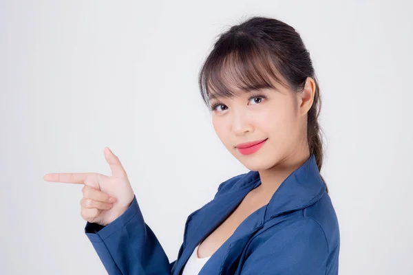 Beautiful portrait young business asian woman standing presentin — ストック写真