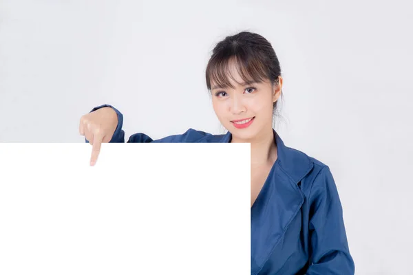 Όμορφο Πορτρέτο Νεαρή Ασιάτισσα Επιχειρηματίας Που Παρουσιάζει Λευκή Πινακίδα Απομονωμένη — Φωτογραφία Αρχείου